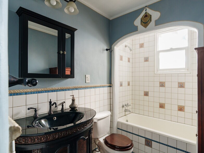 More Photos Of 8225 Fountain Ave, West Hollywood Apartments For Sale