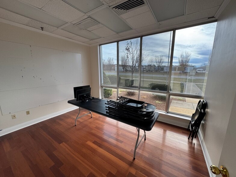 More Photos Of 400 Battaile Dr, Winchester Manufacturing For Lease