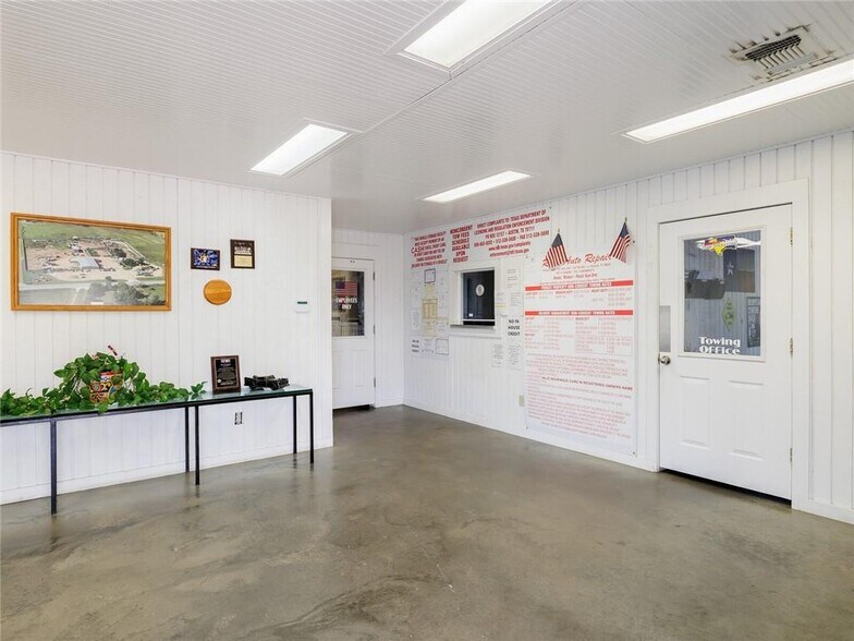 More Photos Of 744 FM 609, La Grange Service For Lease