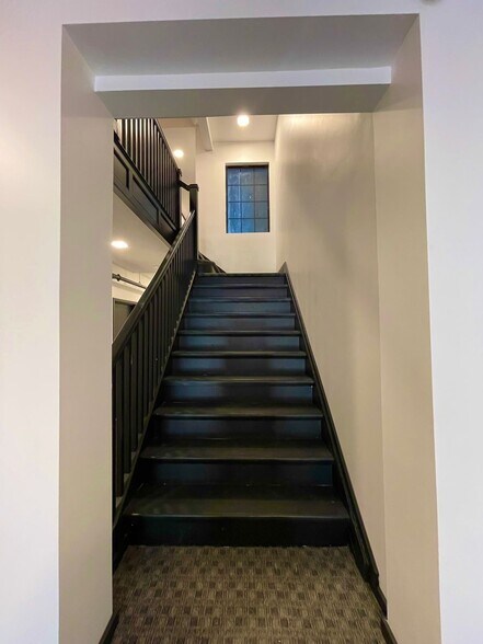 More Photos Of 704 8th St, Niagara Falls Apartments For Sale