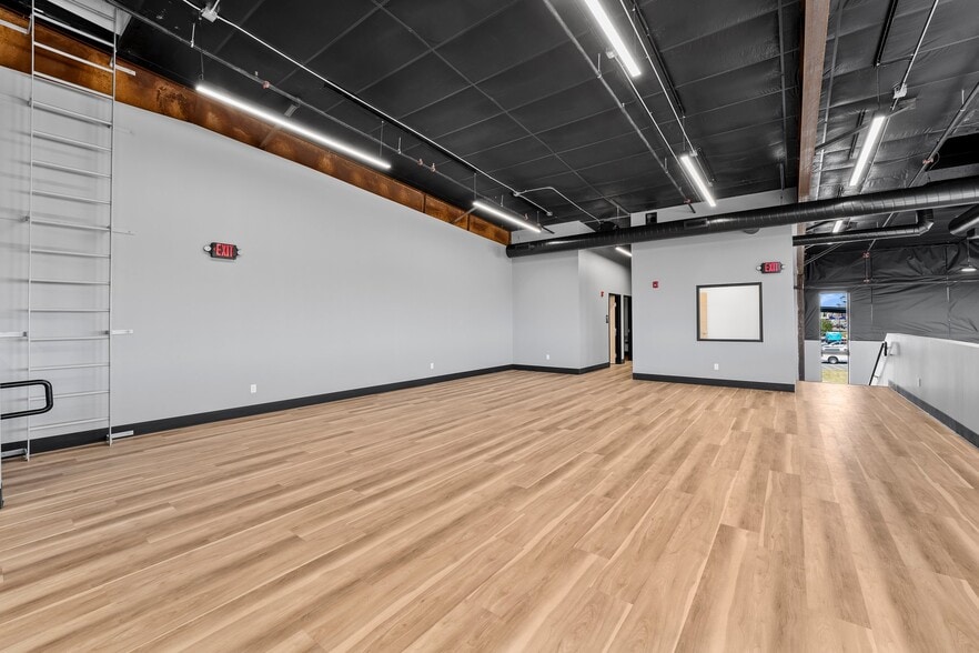 More Photos Of 6902 Rodeo Dr, Pasco Flex For Lease