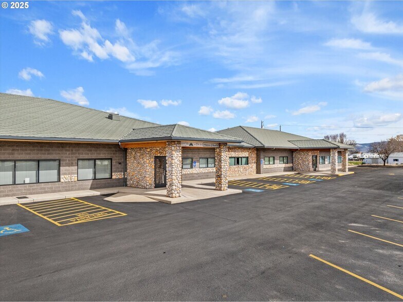 More Photos Of 2519 Cove Ave, La Grande Healthcare For Sale