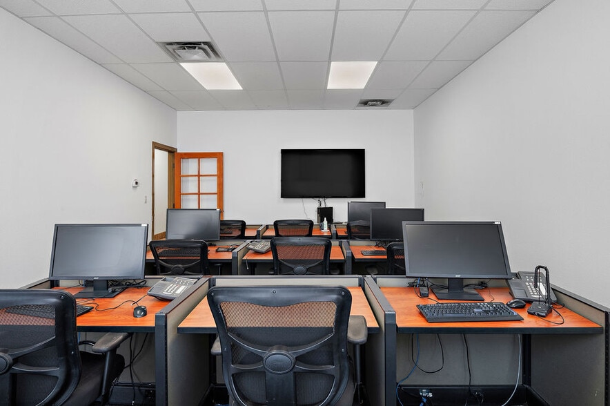 More Photos Of 220-222 W 2nd St, Pueblo Light Manufacturing For Lease