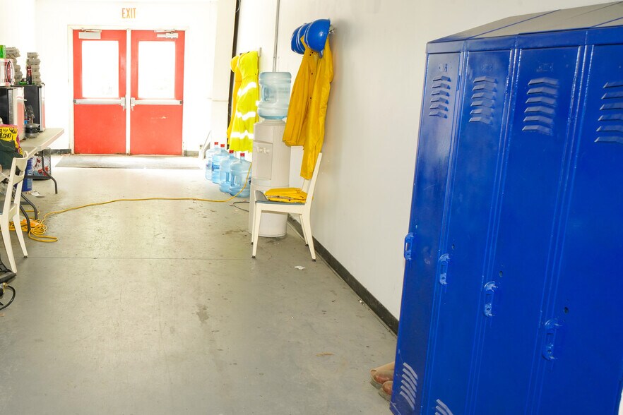 More Photos Of 248 Northport Ave, Belfast Manufacturing For Sale