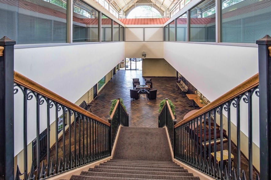 More Photos Of 840 William Hilton Pky, Hilton Head Island General Retail For Lease