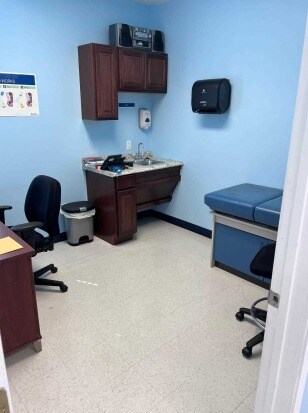 More Photos Of 200 W College Ave, Devine Medical For Lease