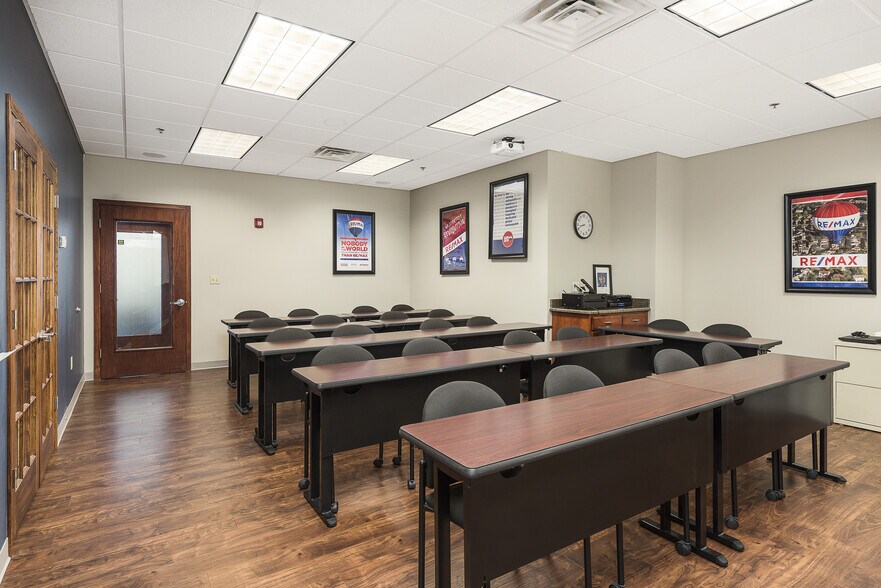 More Photos Of 2272 95th St, Naperville Office For Sale