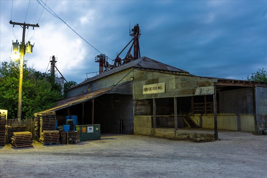 More Photos Of 201 W Godley Ave, Godley General Retail For Sale