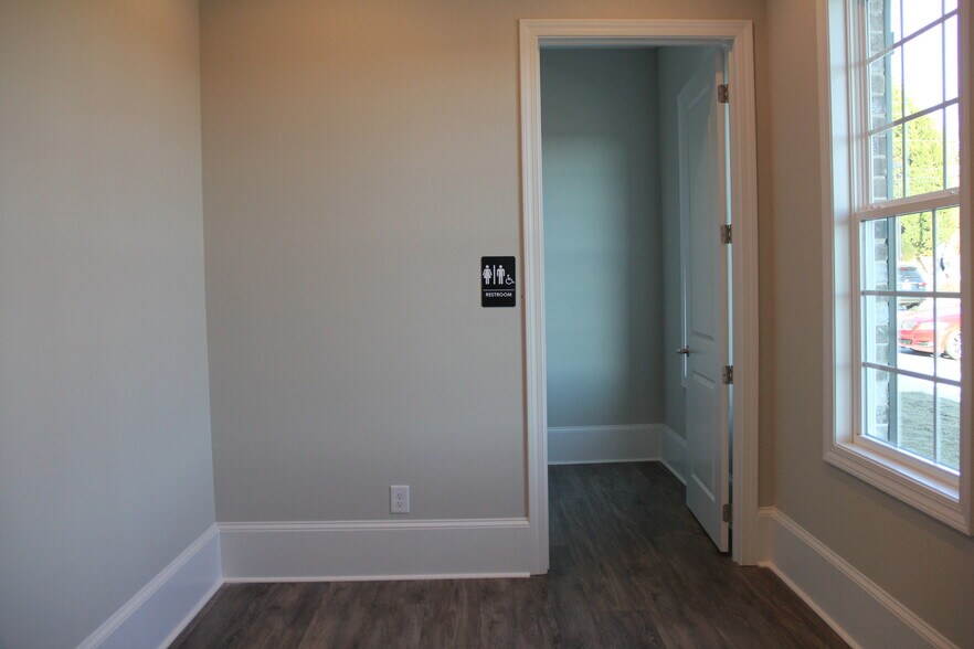 More Photos Of 4300 Westbrook Building B, Suwanee Medical For Lease