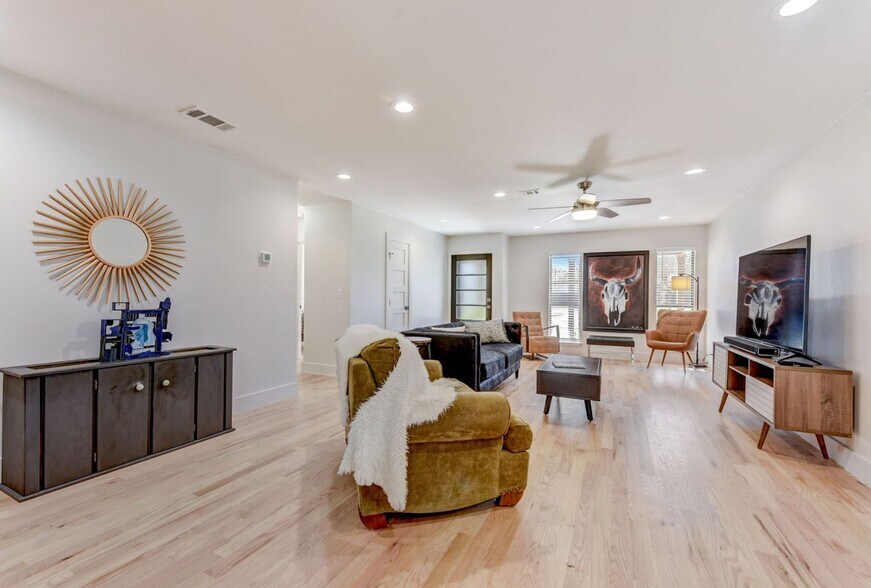 More Photos Of 7002 Whispering Oaks Dr, Austin Specialty For Sale