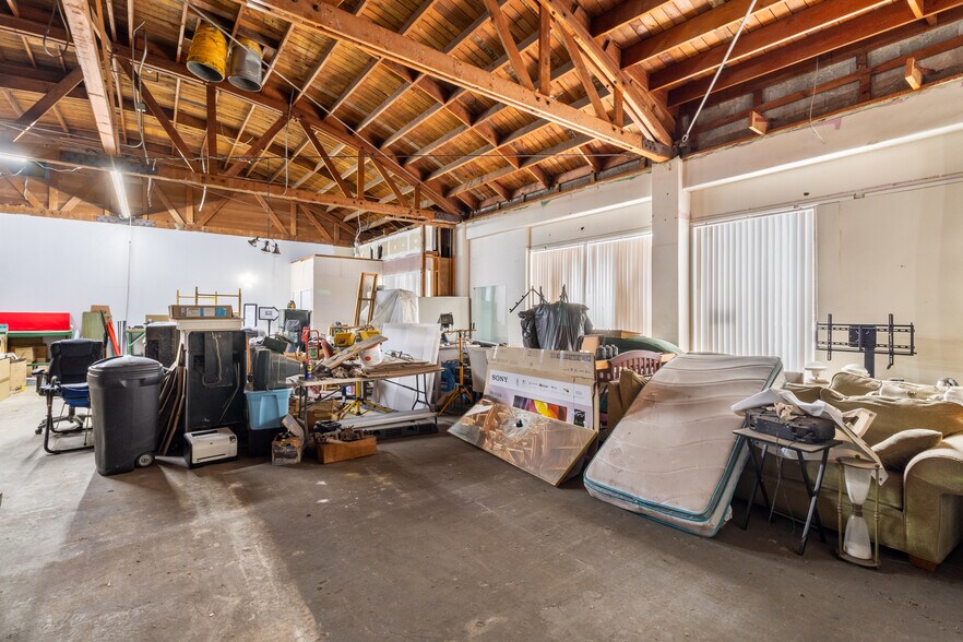 More Photos Of 434 3rd St, Long Beach Distribution For Sale