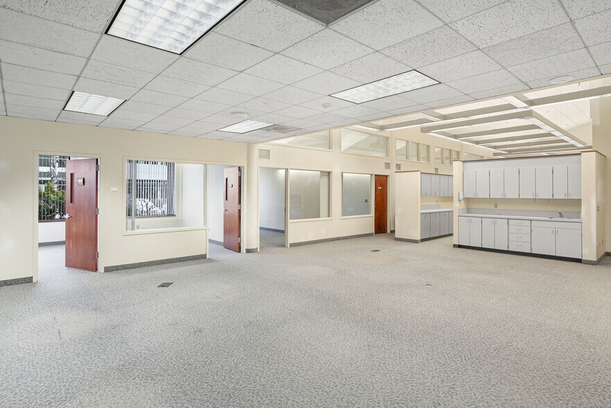 More Photos Of 2965 Ryan Dr SE, Salem Medical For Sale