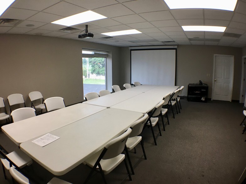 More Photos Of 2146 E Pythian St, Springfield Warehouse For Sale