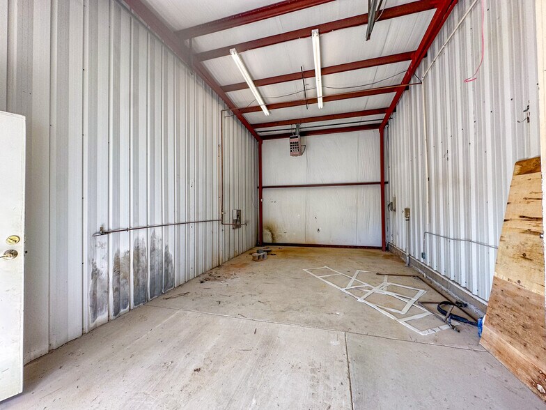 More Photos Of 3105 Memorial Pky NW, Huntsville Warehouse For Sale