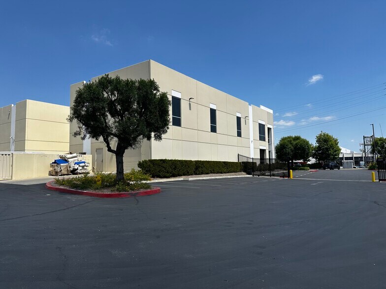More Photos Of 111-125 N Sunset Ave, City of Industry Warehouse For Lease