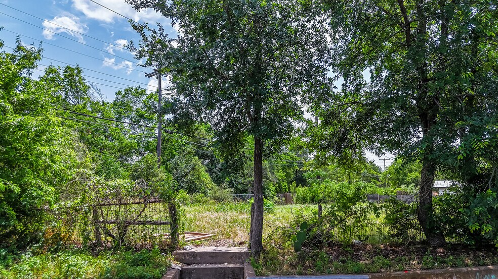 More Photos Of 1405 Rosewood, Austin Land For Sale