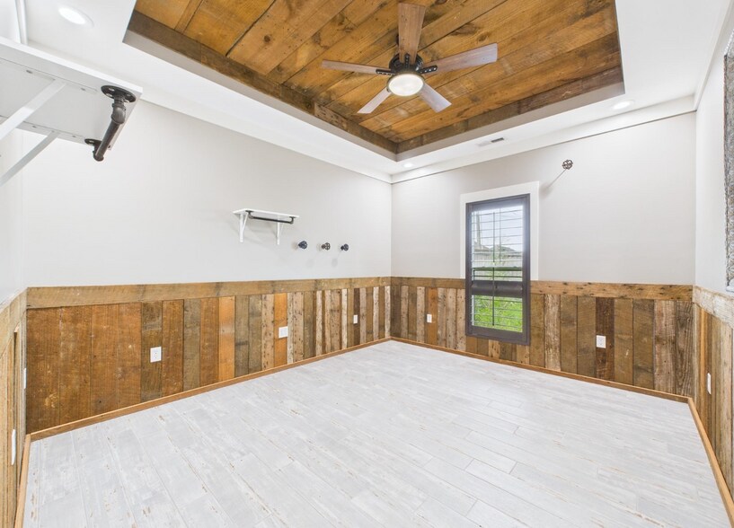 More Photos Of 102 Kimberly Ave, Muscle Shoals Office For Sale