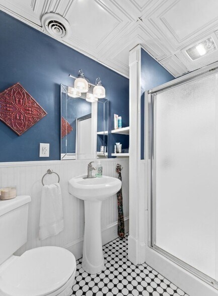 More Photos Of 10 E Washington St, Newnan Storefront Retail Residential For Sale