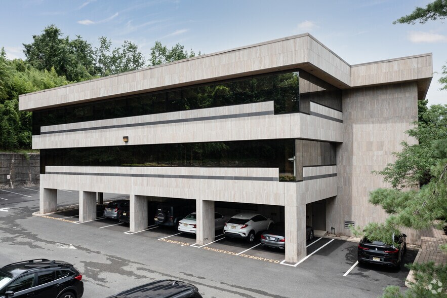 More Photos Of 887 Kinderkamack Rd, River Edge Office For Lease