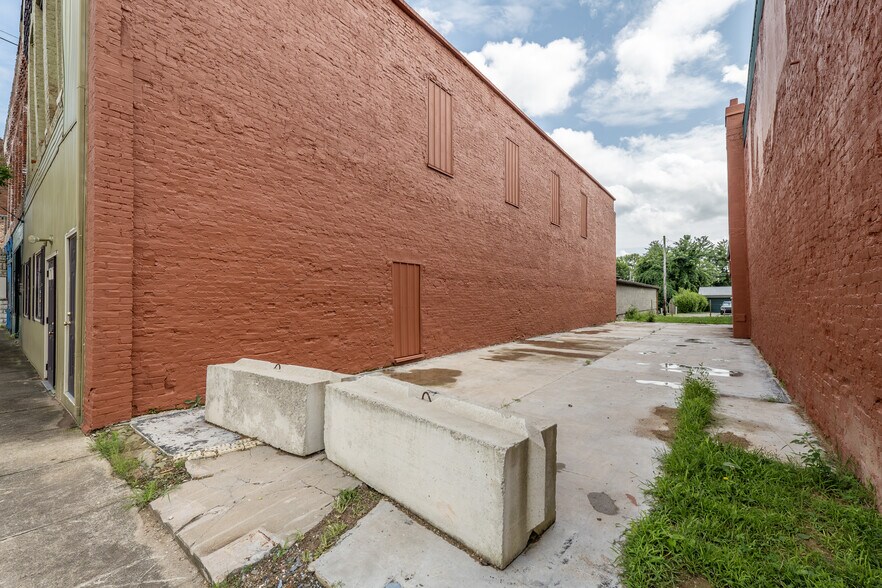 More Photos Of 24112 E 2nd St, Wellston Office For Sale