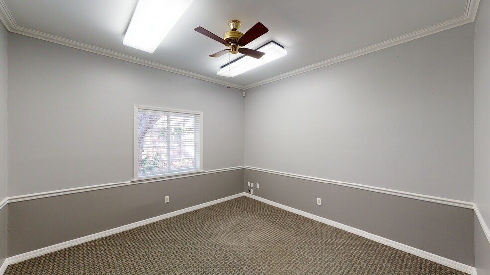 More Photos Of 2127 10th Ave, Vero Beach Office Residential For Sale