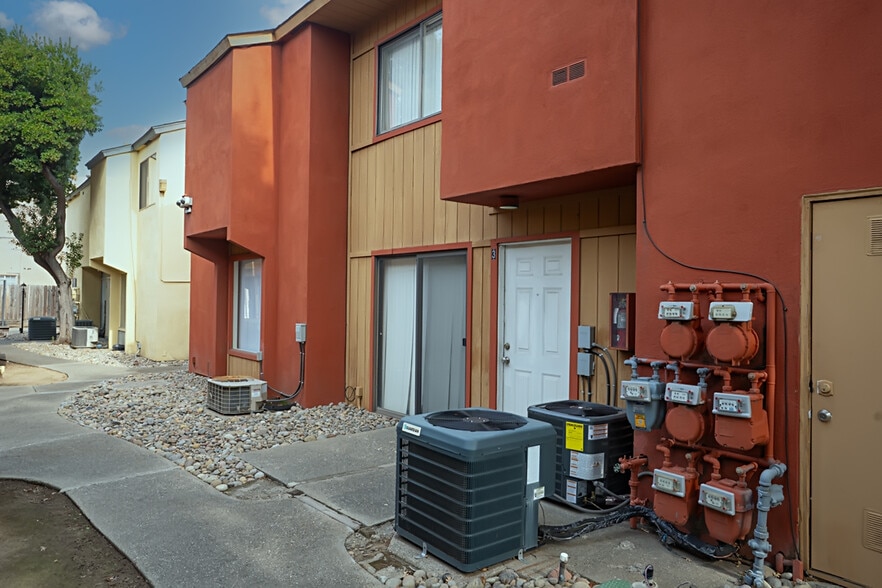 More Photos Of 1905 N El Dorado St, Stockton Apartments For Sale