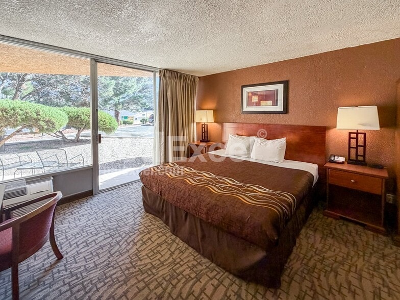 More Photos Of 287 N Lake Powell Blvd, Page Hotel For Sale
