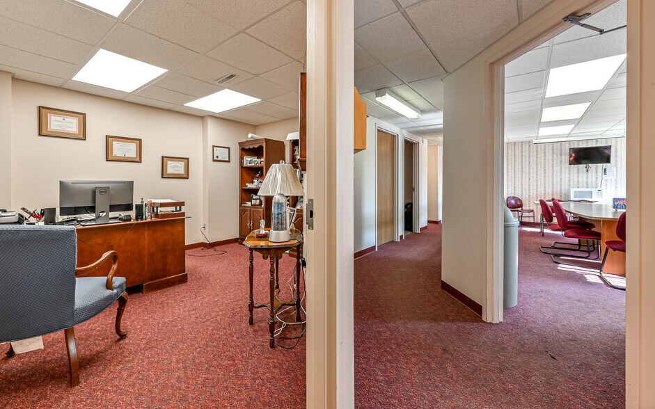 More Photos Of 508-512 N Jefferson st, New Castle Medical For Sale