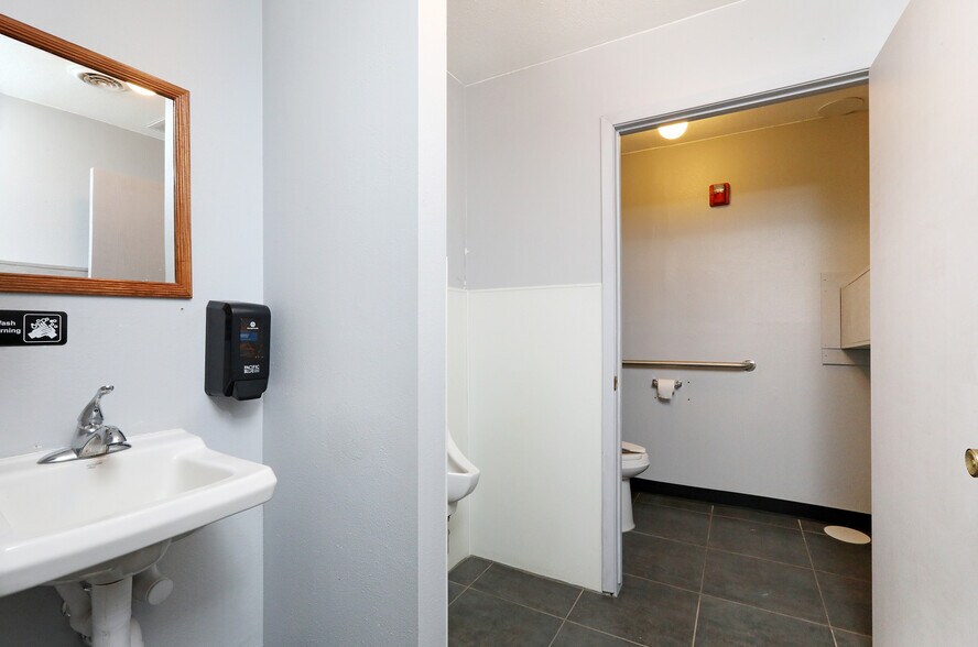 More Photos Of 1119 6th st, Nevada General Retail For Sale