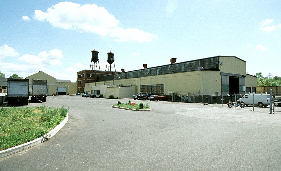 Primary Photo Of 665 N Avenue Ext, Dunellen Manufacturing For Lease