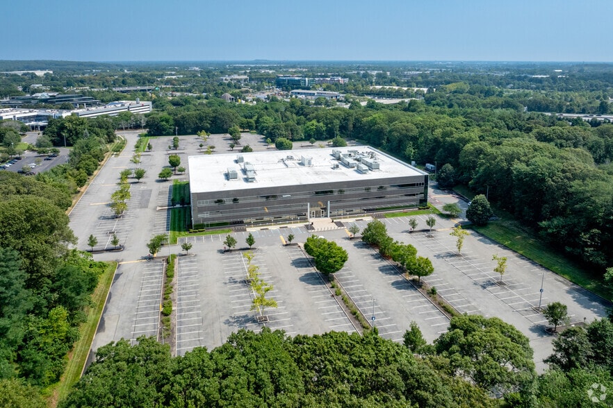 More Photos Of 1307 Walt Whitman Rd, Melville Office For Sale