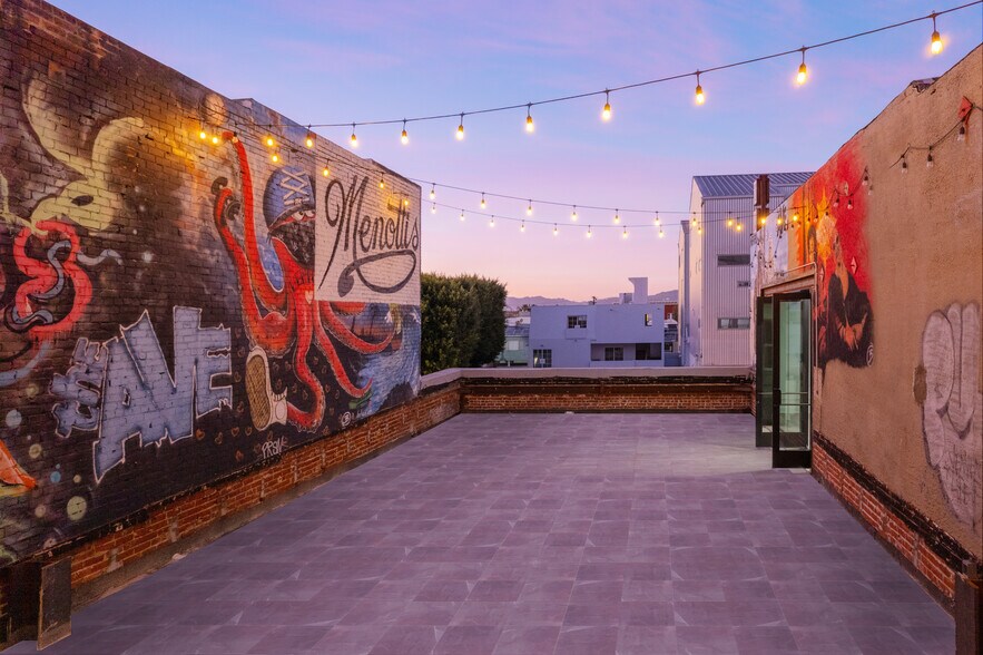 More Photos Of 62-66 Windward Ave, Venice Storefront Retail Office For Lease