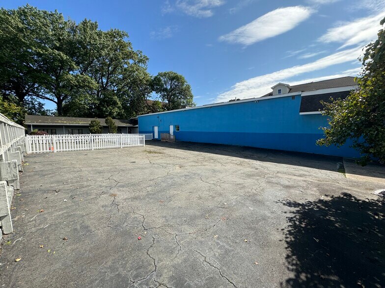 More Photos Of 102-108 Welland Ave, Irvington Office For Sale