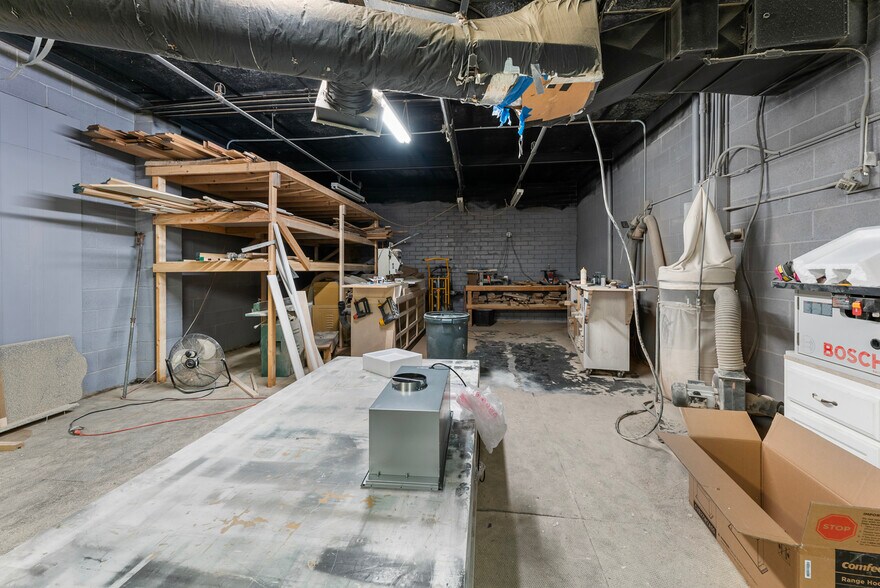 More Photos Of 580 Sw Broad St, Jesup Light Manufacturing For Sale