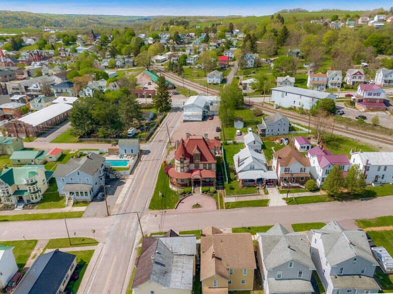 More Photos Of 301 Meyers Ave, Meyersdale Hotel For Sale