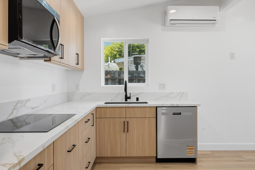 More Photos Of 22928 Leadwell St, West Hills Apartments For Sale