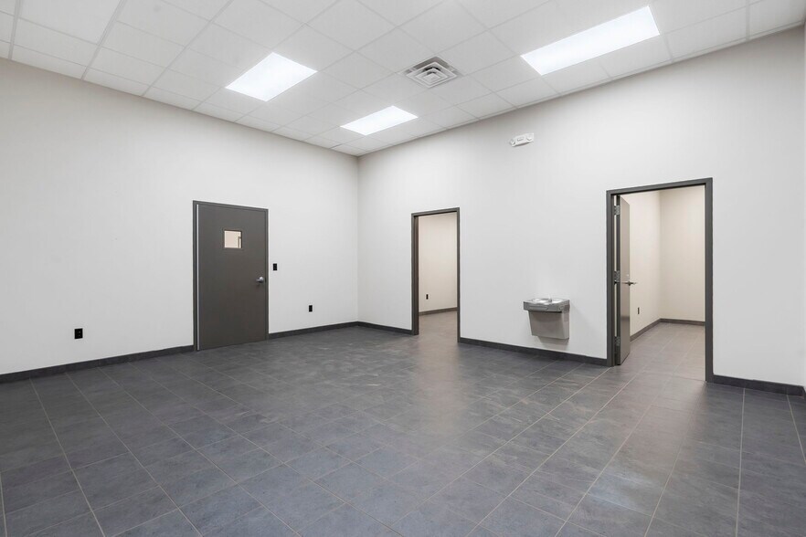 More Photos Of 1920 N National Ave, Springfield Warehouse For Lease