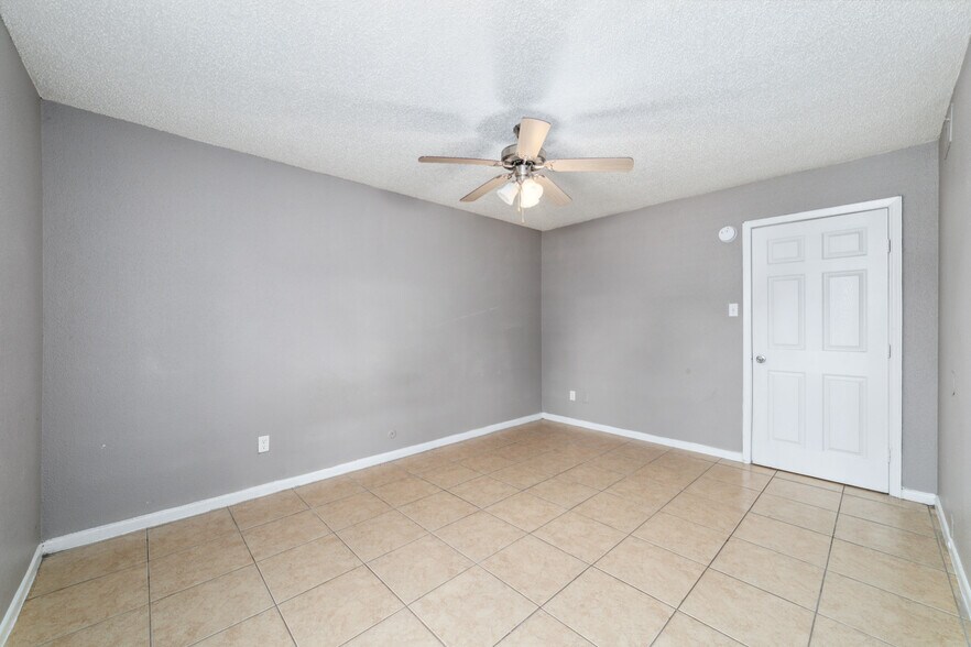 More Photos Of 8330 Carvel Ln, Houston Apartments For Sale