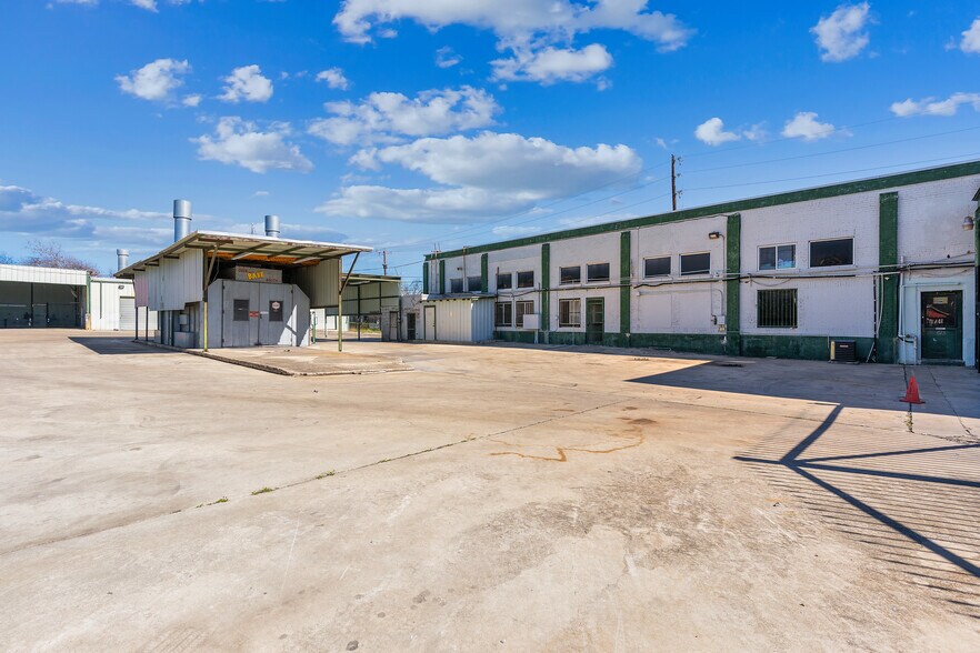 More Photos Of 103 Blanco Rd, San Antonio Auto Repair For Lease