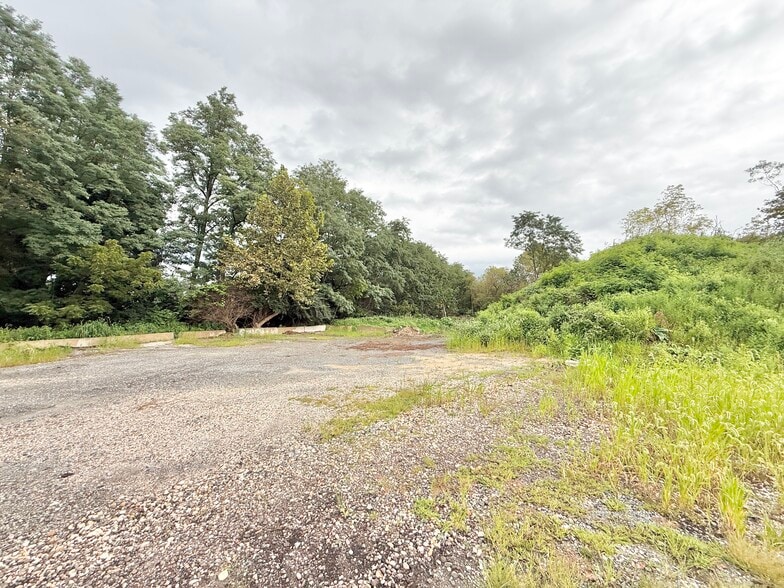 More Photos Of 129 S Ship Rd, Exton Land For Lease
