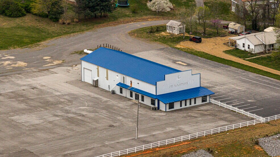 More Photos Of 5905 Veterans Memorial Hwy, Scottsville Showroom For Sale