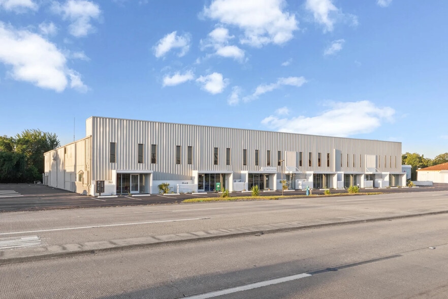 More Photos Of 1331 E Broadway St, Pearland Unknown For Lease
