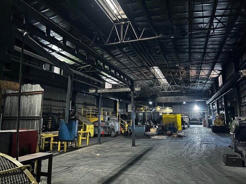 More Photos Of 138 Pierce St, Aurora Warehouse For Sale