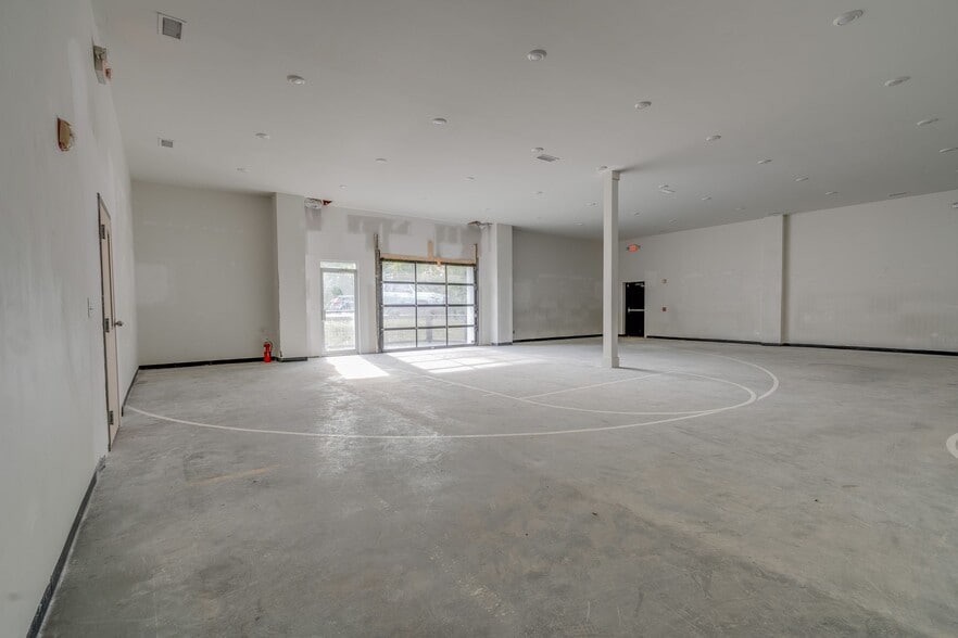 More Photos Of 1056 E Trinity Ln, Nashville Storefront Retail Office For Lease