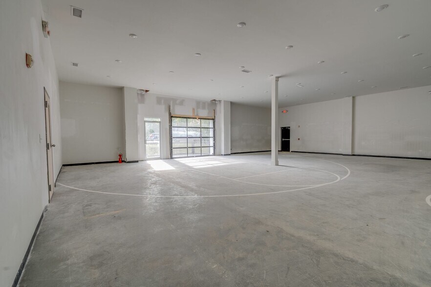 More Photos Of 1056 E Trinity Ln, Nashville Storefront Retail Office For Lease