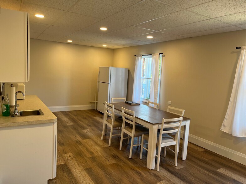 More Photos Of 183 Heritage Dr, Crystal Lake Medical For Sale