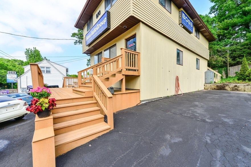 More Photos Of 870 W Jericho Tpke, Huntington Office For Sale