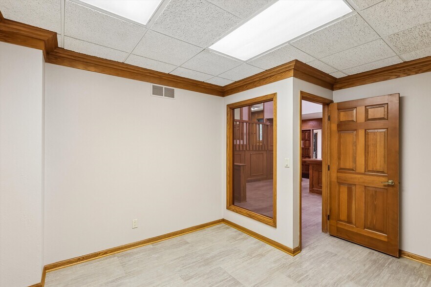 More Photos Of 535 Main St, Ames Office For Lease