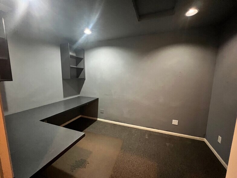More Photos Of 709-711 Mission Ave, Oceanside Storefront For Lease