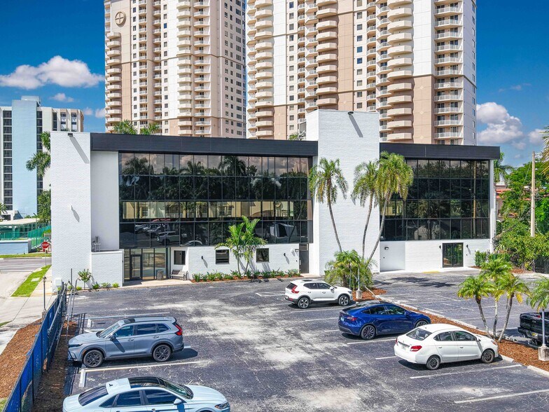 More Photos Of 2075 W 1st St, Fort Myers Office For Lease